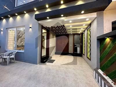 بحریہ ٹاؤن ۔ بلاک اے اے بحریہ ٹاؤن سیکٹرڈی,بحریہ ٹاؤن,لاہور میں 3 کمروں کا 5 مرلہ مکان 70.0 ہزار میں کرایہ پر دستیاب ہے۔