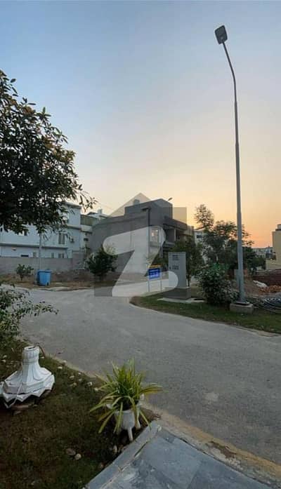 بحریہ ٹاؤن فیز 8 - عثمان ڈی بلاک بحریہ ٹاؤن فیز 8 ۔ سفاری ویلی,بحریہ ٹاؤن فیز 8,بحریہ ٹاؤن راولپنڈی,راولپنڈی میں 1 کنال رہائشی پلاٹ 2.65 کروڑ میں برائے فروخت۔