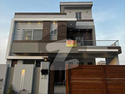 سینٹرل پارک ۔ بلاک ڈی سینٹرل پارک ہاؤسنگ سکیم,لاہور میں 5 کمروں کا 10 مرلہ مکان 2.85 کروڑ میں برائے فروخت۔