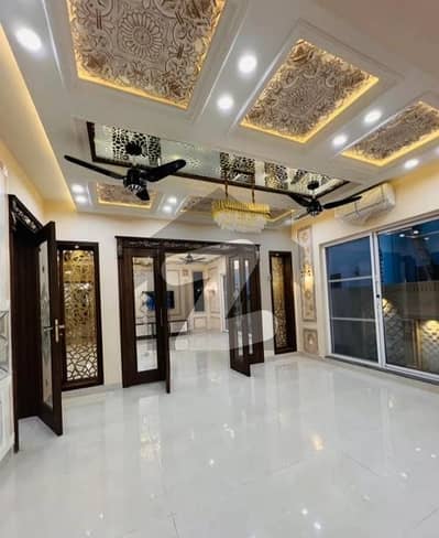 1 Kanal House Available For Rent