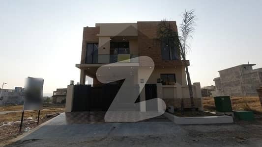 ایم پی سی ایچ ایس ۔ ملٹی گارڈنز بی ۔ 17,اسلام آباد میں 5 کمروں کا 8 مرلہ مکان 3.55 کروڑ میں برائے فروخت۔