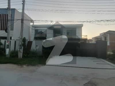 Prime Location 20 Marla House For Grabs In Wapda Town
