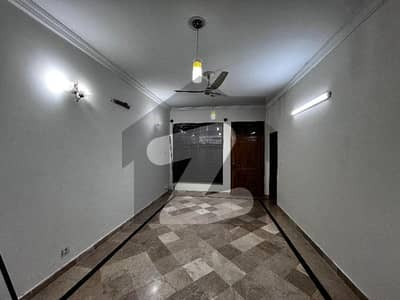 جی ۔ 13 اسلام آباد میں 4 کمروں کا 8 مرلہ مکان 7.25 کروڑ میں برائے فروخت۔