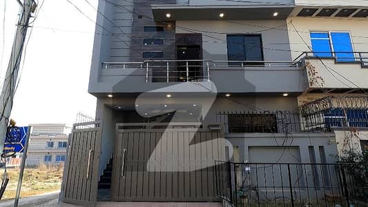 آئی 11/2 آئی ۔ 11,اسلام آباد میں 5 کمروں کا 5 مرلہ مکان 3.8 کروڑ میں برائے فروخت۔