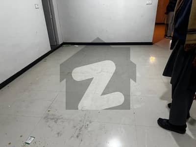 ایف ۔ 10 اسلام آباد میں 6 کمروں کا 1 کنال مکان 4.5 لاکھ میں کرایہ پر دستیاب ہے۔