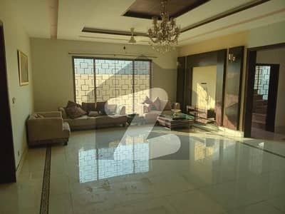 نشیمنِ اقبال فیز 2 نشیمنِ اقبال,لاہور میں 6 کمروں کا 1 کنال مکان 5.5 کروڑ میں برائے فروخت۔