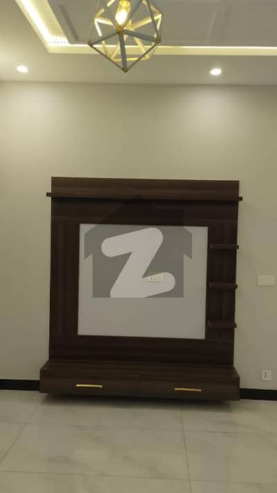 سینٹرل پارک ہاؤسنگ سکیم لاہور میں 5 کمروں کا 10 مرلہ مکان 2.85 کروڑ میں برائے فروخت۔