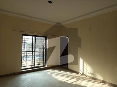 ڈی ایچ اے فیز 2 ڈیفنس (ڈی ایچ اے),لاہور میں 5 کمروں کا 1 کنال مکان 5.65 کروڑ میں برائے فروخت۔