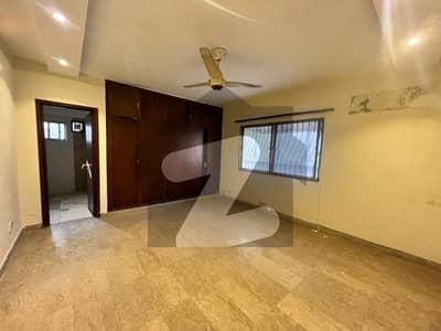 ڈی ایچ اے فیز 3 ڈیفنس (ڈی ایچ اے),لاہور میں 5 کمروں کا 1 کنال مکان 2.3 لاکھ میں کرایہ پر دستیاب ہے۔