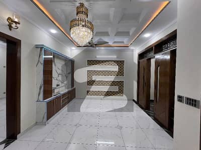 آئی ۔ 14 اسلام آباد میں 5 کمروں کا 8 مرلہ مکان 4.05 کروڑ میں برائے فروخت۔