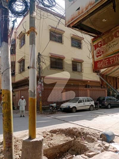 شاہراہِ فیصل کراچی میں 6 کمروں کا 6 مرلہ مکان 5.5 کروڑ میں برائے فروخت۔