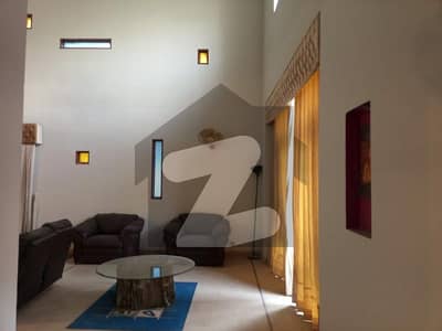 شہید ملت روڈ کراچی میں 1 کنال علاوہ 8.0 لاکھ میں کرایہ پر دستیاب ہے۔