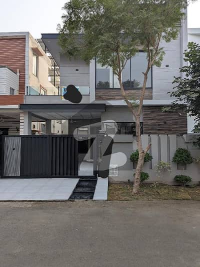 لیک سٹی ۔ سیکٹر ایم ۔ 2اے لیک سٹی,رائیونڈ روڈ,لاہور میں 5 کمروں کا 10 مرلہ مکان 5.6 کروڑ میں برائے فروخت۔