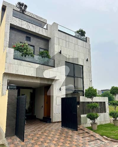 لیک سٹی رائیونڈ روڈ,لاہور میں 4 کمروں کا 5 مرلہ مکان 1.4 لاکھ میں کرایہ پر دستیاب ہے۔