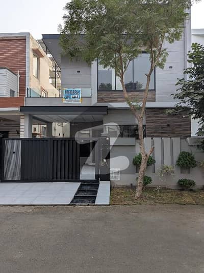 لیک سٹی ۔ سیکٹر ایم ۔ 2اے لیک سٹی,رائیونڈ روڈ,لاہور میں 5 کمروں کا 10 مرلہ مکان 5.6 کروڑ میں برائے فروخت۔