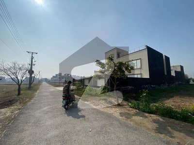 اے ڈبلیو ٹی فیز 2 ۔ بلاک سی۔1 اے ڈبلیو ٹی فیز 2,اے ڈبلیو ٹی آرمی ویلفیئر ٹرسٹ,رائیونڈ روڈ,لاہور میں 1 کنال رہائشی پلاٹ 1.5 کروڑ میں برائے فروخت۔