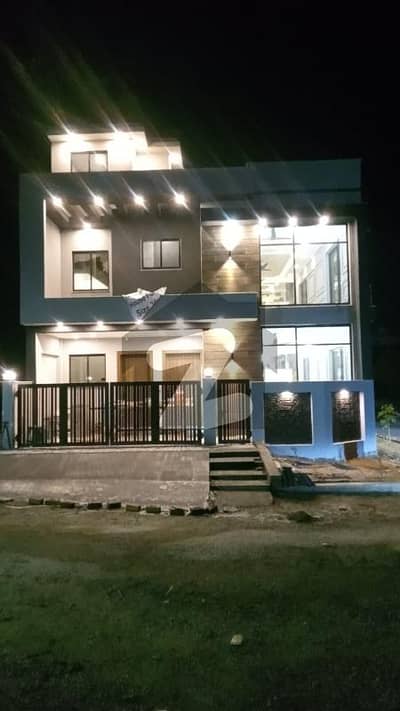 ایم پی سی ایچ ایس - بلاک ای ایم پی سی ایچ ایس ۔ ملٹی گارڈنز,بی ۔ 17,اسلام آباد میں 4 کمروں کا 8 مرلہ مکان 3.7 کروڑ میں برائے فروخت۔