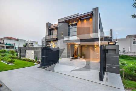 ڈی ایچ اے فیز 8 ڈیفنس (ڈی ایچ اے),لاہور میں 4 کمروں کا 10 مرلہ مکان 4.75 کروڑ میں برائے فروخت۔