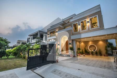 ڈی ایچ اے فیز 8 ڈیفنس (ڈی ایچ اے),لاہور میں 4 کمروں کا 10 مرلہ مکان 4.65 کروڑ میں برائے فروخت۔