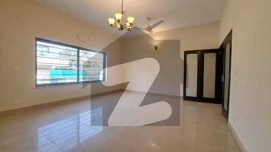 ایف ۔ 8 اسلام آباد میں 3 کمروں کا 13 مرلہ بالائی پورشن 3.7 لاکھ میں کرایہ پر دستیاب ہے۔