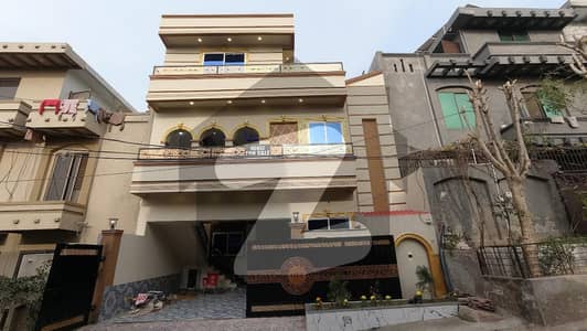 Prime Location House Sized 6 Marla Is Available For sale In Airport Housing Society - Sector 4