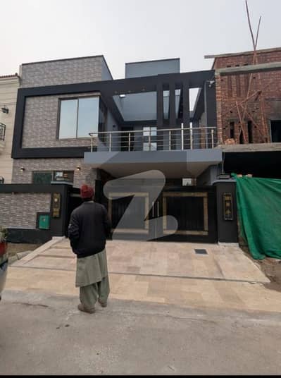 بحریہ آرچرڈ فیز 2 بحریہ آرچرڈ,لاہور میں 5 کمروں کا 8 مرلہ مکان 2.25 کروڑ میں برائے فروخت۔