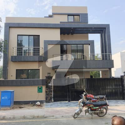 بحریہ آرچرڈ فیز 1 بحریہ آرچرڈ,لاہور میں 5 کمروں کا 10 مرلہ مکان 1.5 لاکھ میں کرایہ پر دستیاب ہے۔