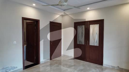 ڈیوائن گارڈنز ۔ بلاک اے ڈیوائن گارڈنز,لاہور میں 5 کمروں کا 14 مرلہ مکان 5.4 کروڑ میں برائے فروخت۔