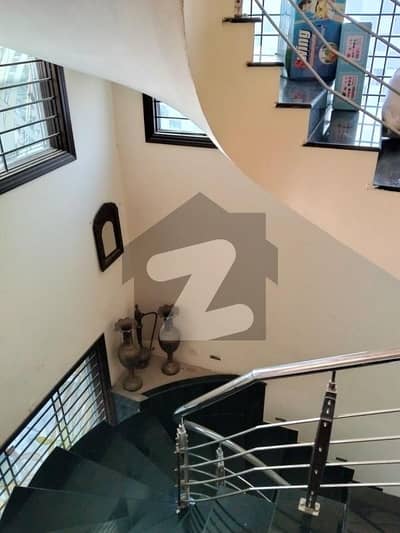 ڈی ایچ اے فیز 8 ڈی ایچ اے ڈیفینس,کراچی میں 3 کمروں کا 1 کنال بالائی پورشن 2.8 لاکھ میں کرایہ پر دستیاب ہے۔