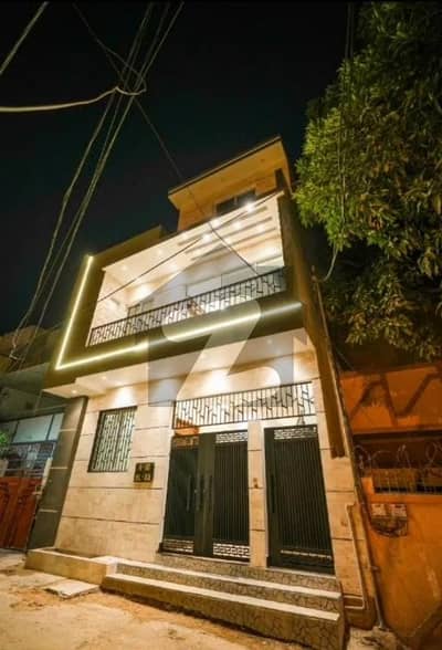 گلستانِِ جوہر ۔ بلاک اے 3 گلستانِ جوہر,کراچی میں 4 کمروں کا 5 مرلہ مکان 4.1 کروڑ میں برائے فروخت۔