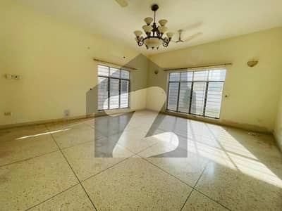 F-8 555 Square Yard Excellent Modern House Proper 4 Bedrooms, 4 Attached Bathrooms Modern Fittings, Neat and Tile Flooring Drawing Dinning, TV Lounge, Kitchen