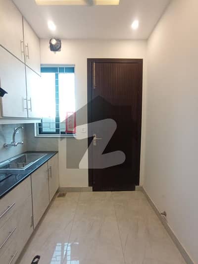 پیراگون سٹی لاہور میں 1 کمرے کا 5 مرلہ زیریں پورشن 45.0 ہزار میں کرایہ پر دستیاب ہے۔