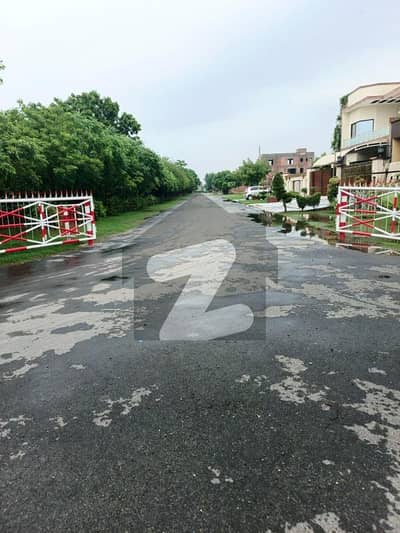 1 KANAL CORNER. +. FACING. PARK. PLOT FOR SALE IN IEP TOWN BLOCK D3 HOT LOCATION