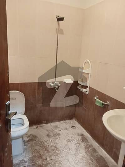 بحریہ ٹاؤن فیز 8 بحریہ ٹاؤن راولپنڈی,راولپنڈی میں 4 کمروں کا 8 مرلہ مکان 85.0 ہزار میں کرایہ پر دستیاب ہے۔