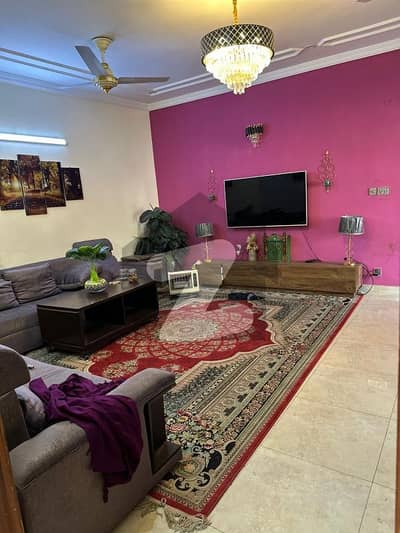 ایف ۔ 15 اسلام آباد میں 6 کمروں کا 10 مرلہ مکان 3.8 کروڑ میں برائے فروخت۔