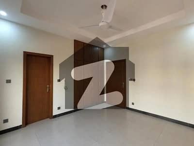 جی ۔ 13 اسلام آباد میں 6 کمروں کا 10 مرلہ مکان 2.0 لاکھ میں کرایہ پر دستیاب ہے۔