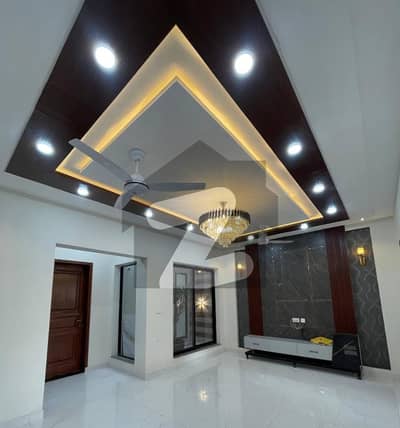 رائل آرچرڈ - بلاک سی رائل آرچرڈ,ملتان پبلک سکول روڈ,ملتان میں 5 کمروں کا 10 مرلہ مکان 3.9 کروڑ میں برائے فروخت۔