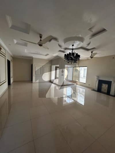 بحریہ ٹاؤن فیز 3 بحریہ ٹاؤن راولپنڈی,راولپنڈی میں 4 کمروں کا 1 کنال مکان 2.25 لاکھ میں کرایہ پر دستیاب ہے۔