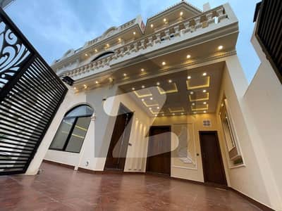 بش ایگزیکٹو ولاز ملتان میں 4 کمروں کا 5 مرلہ مکان 70.0 ہزار میں کرایہ پر دستیاب ہے۔