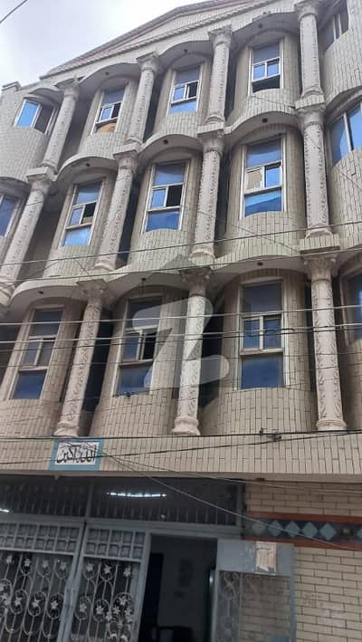 اچھرہ لاہور میں 11 کمروں کا 12 مرلہ عمارت 8.0 کروڑ میں برائے فروخت۔