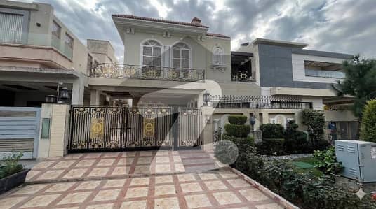 ڈی ایچ اے فیز 5 - بلاک کے فیز 5,ڈیفنس (ڈی ایچ اے),لاہور میں 5 کمروں کا 10 مرلہ مکان 7.35 کروڑ میں برائے فروخت۔