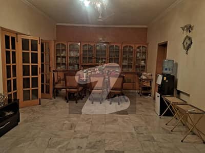 ڈی ایچ اے فیز 3 - بلاک زیڈ فیز 3,ڈیفنس (ڈی ایچ اے),لاہور میں 3 کمروں کا 10 مرلہ مکان 4.75 کروڑ میں برائے فروخت۔