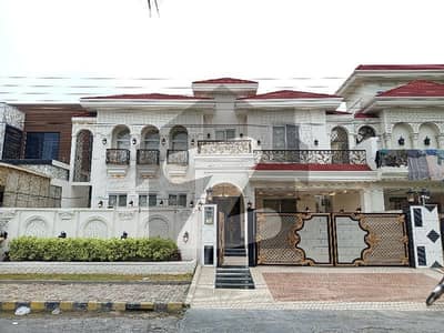 Main Double Road 20 Marla House In Only Rs. 85000000