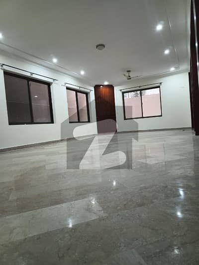 ایف ۔ 11 اسلام آباد میں 7 کمروں کا 1 کنال مکان 7.8 لاکھ میں کرایہ پر دستیاب ہے۔