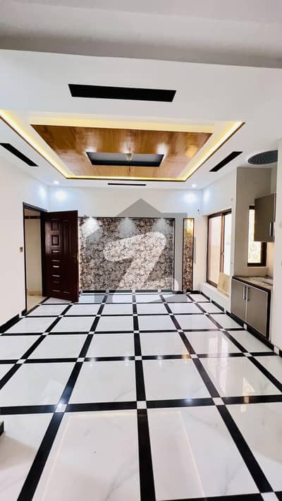 بش ایگزیکٹو ولاز ملتان میں 3 کمروں کا 5 مرلہ مکان 82.0 ہزار میں کرایہ پر دستیاب ہے۔