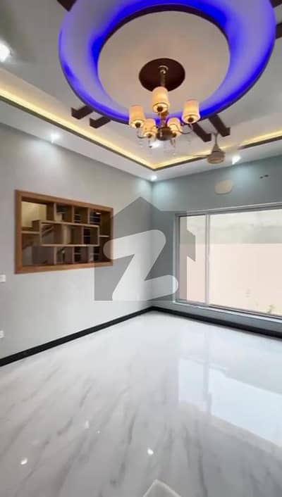 پارک ویو سٹی لاہور میں 5 کمروں کا 10 مرلہ مکان 1.6 لاکھ میں کرایہ پر دستیاب ہے۔