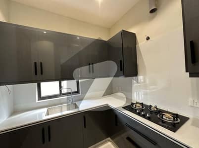 پارک ویو سٹی لاہور میں 5 کمروں کا 10 مرلہ مکان 1.5 لاکھ میں کرایہ پر دستیاب ہے۔