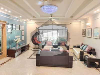 ڈی ایچ اے فیز 3 - بلاک وائے فیز 3,ڈیفنس (ڈی ایچ اے),لاہور میں 6 کمروں کا 2 کنال مکان 9.5 لاکھ میں کرایہ پر دستیاب ہے۔