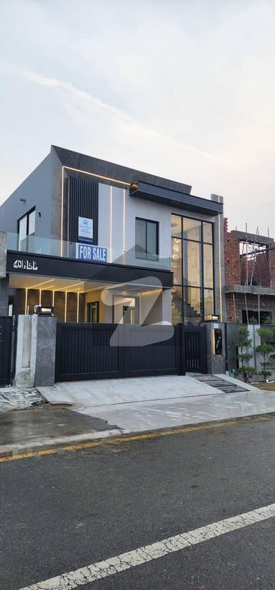 ڈی ایچ اے فیز 7 - بلاک یو فیز 7,ڈیفنس (ڈی ایچ اے),لاہور میں 4 کمروں کا 10 مرلہ مکان 6.25 کروڑ میں برائے فروخت۔