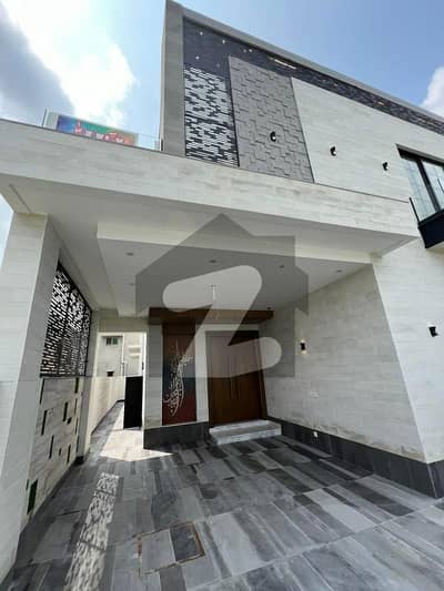 DEFENCE BEAUTIFUL 8 MARLA HOUSE WITH BASEMENT FOR SALE IN DHA LAHORE